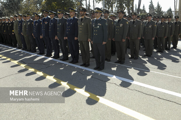 ایران آرمی کی کمانڈ اینڈ اسٹاف یونیورسٹی "دافوس" میں فوجی طلبہ کی گریجویشن تقریب

