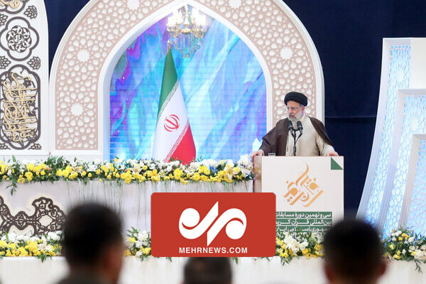 دشمنان تلاش میکنند جامعه قرآنی را از پا در بیاورند دشمنان تلاش میکنند جامعه قرآنی را از پا در بیاورند