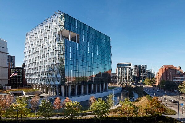 US Embassy in London reportedly evacuated, building cordoned - Mehr ...