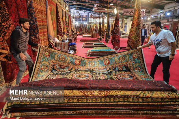 ابراز نگرانی یک تاجر از فراموشی جایگاه دستبافته های ایرانی