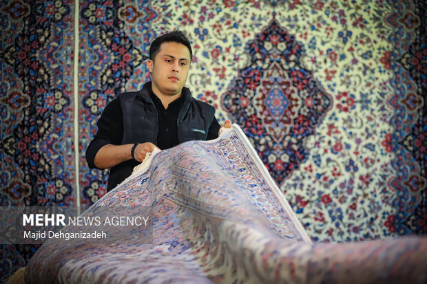 نمایشگاه فرش دستباف در یزد