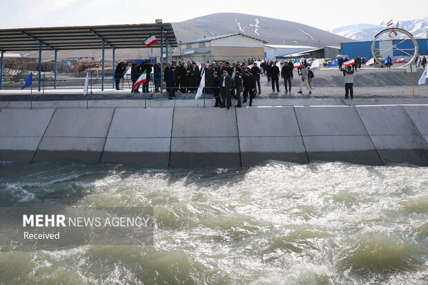 Raeisi inaugurates water transfer system to lake Urmia
