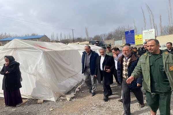 رئیس دفتر رئیس جمهور از کمپ اسکان اضطراری فیرورق بازدید کرد