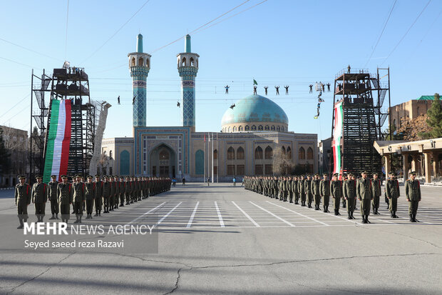 مراسم اهدای نشان فداکاری به سه فرمانده اسبق نهاجا با حضور امیر سرلشکر سیدعبدالرحیم موسوی فرمانده کل ارتش جمهوری اسلامی ایران در دانشگاه افسری امام علی (ع) برگزارشد