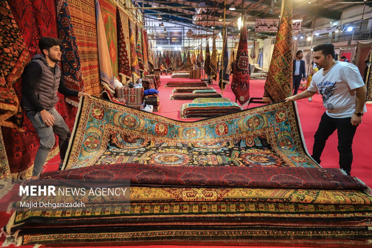 نمایشگاه نیمه کاره فرش قم در آستانه واگذاری؛چشم انتظاری ۲۰ هزار بافنده