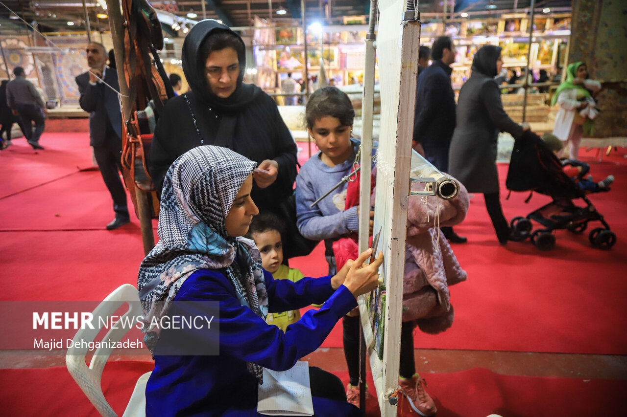 قالیباف گره بر باد می زند/ دلالان در عرش بافندگان بر فرش