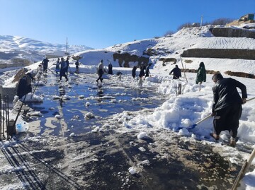 مردم در «باباحیدر» بعد از بارش برف دچار مشکل شده اند
