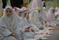 جشن تکلیف ۲۵۰ نفر از دختران مددجوی کمیته امداد سمنان برگزار شد