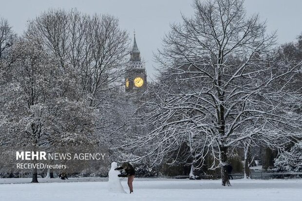 در این گزارش عکس های منتخب با موضوع زمستان در سراسر جهان را می بینید