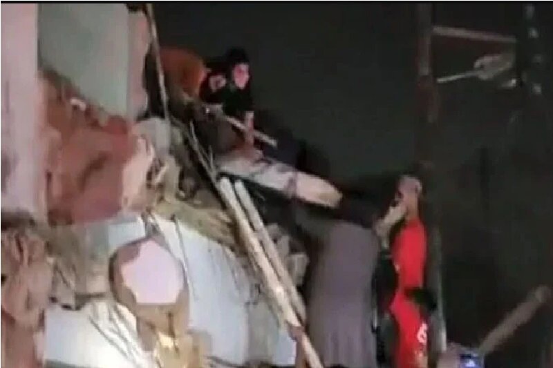 کراچی میں عمارت گرنے سے 2 افراد جاں بحق، 3 زخمی