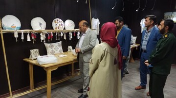 نمایشگاه هنرهای تجسمی در نگارخانه دهدشت افتتاح شد/ نمایش ۸٠ اثر