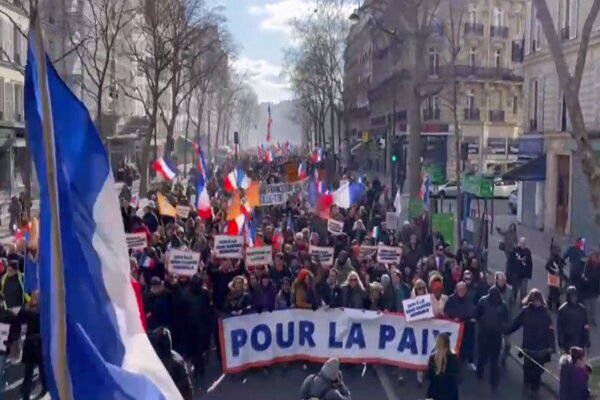 معترضان در پاریس خواستار خروج فرانسه از ناتو شدند+ فیلم