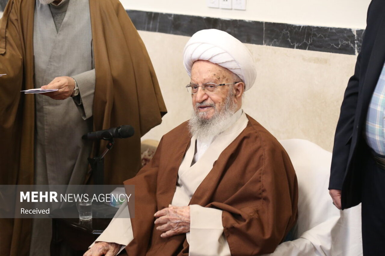 جمعی از طلاب حوزه علمیه قم ملبس به لباس روحانیت شدند + تصاویر 4