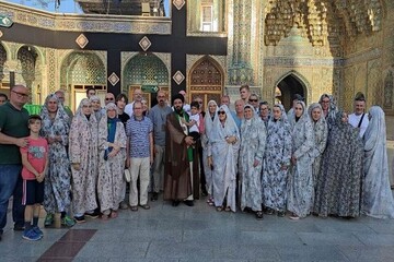 Yabancı turistler Hz. Fatıma-ı Masume'nin türbesini ziyaret etti