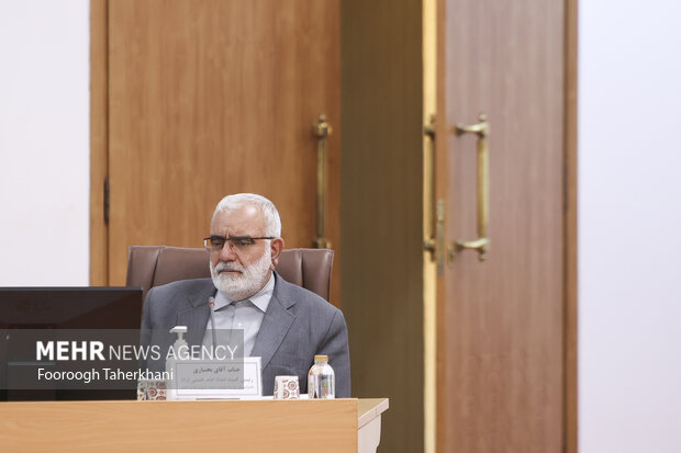 سید مرتضی بختیاری رییس کمیته امداد خمینی در جلسه شورای توسعه و امنیت پایدار شرق و غرب حضور دارد
