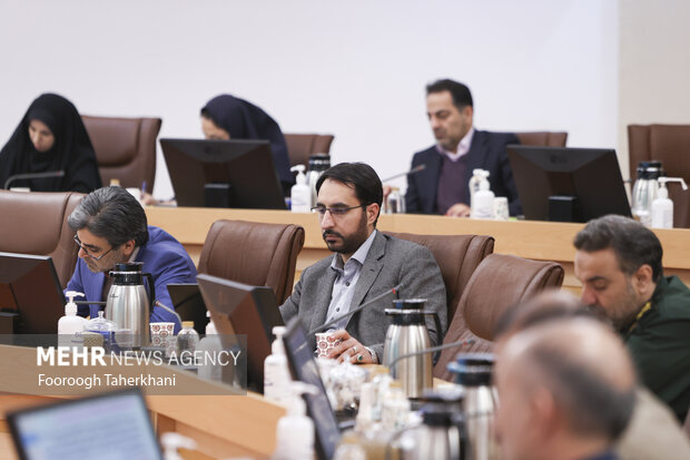 جلسه شورای توسعه و امنیت پایدار شرق و غرب با ریاست وزیر کشور و با حضور جمعی از مسؤولین لشکری و کشوری عصر دوشنبه ۸ اسفند ۱۴۰۱ در وزارت کشور برگزار شد.