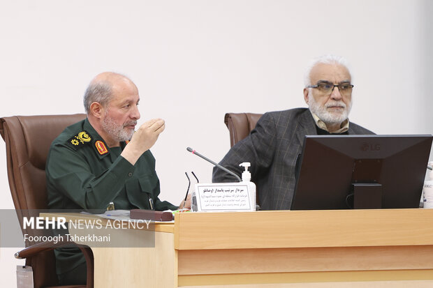 سرتیپ محمد تقی اوصانلو فرمانده قرارگاه حمزه سیدالشهدا در جلسه شورای توسعه و امنیت پایدار شرق و غرب حضور دارد