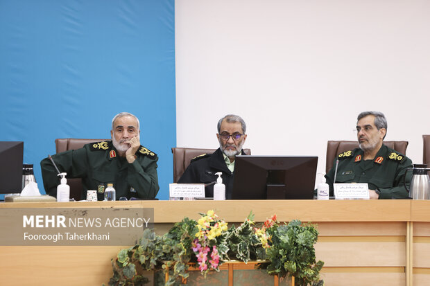 سرتیپ مهدی ربانی معاون عملیات ستاد کل نیروهای مسلح، سرتیپ قاسم رضایی جانشین فراجا و سرتیپ روح‌الله نوری جانشین فرمانده نیروی زمینی سپاه در جلسه شورای توسعه و امنیت پایدار شرق و غرب حضور دارند