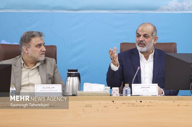 احمد وحیدی وزیر کشور در جلسه شورای توسعه و امنیت پایدار شرق و غرب حضور دارد