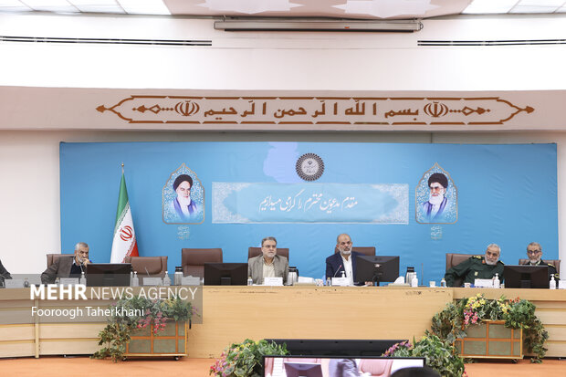 جلسه شورای توسعه و امنیت پایدار شرق و غرب با ریاست وزیر کشور و با حضور جمعی از مسؤولین لشکری و کشوری عصر دوشنبه ۸ اسفند ۱۴۰۱ در وزارت کشور برگزار شد.