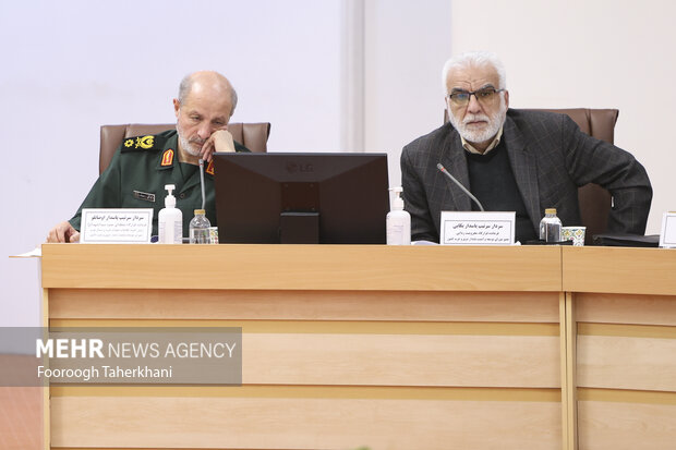سرتیپ محمد تقی اوصانلو فرمانده قرارگاه حمزه سیدالشهدا در جلسه شورای توسعه و امنیت پایدار شرق و غرب حضور دارد