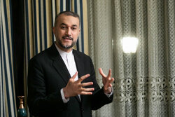 حضور حسین امیر عبداللهیان در جمع ایرانیان و اعضای نمایندگی ایران در ژنو
