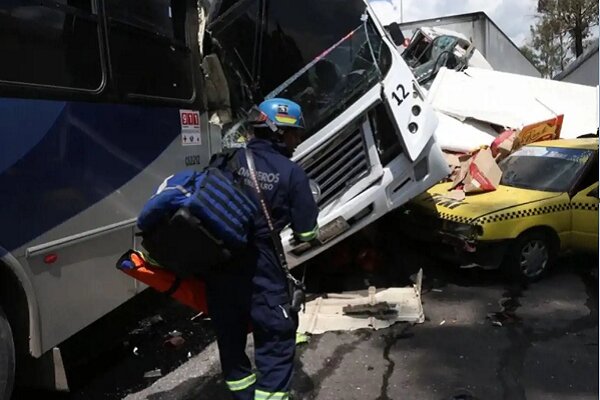 Meksika’da zincirleme trafik kazası: 2 ölü, 60 yaralı