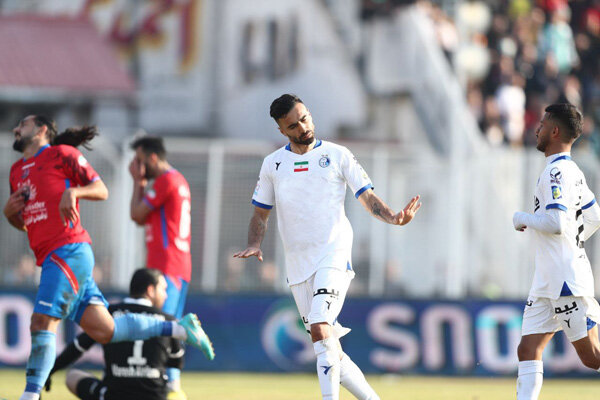 «کلانتری» بد موقع یقه استقلال را گرفت/ هدیه «خستهها» به مدعیان