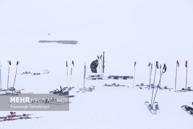 قله توچال درشمال <a href='https://sayeb.ir/tag/%d8%aa%d9%87%d8%b1%d8%a7%d9%86'>تهران</a> واقع شده که بخشی از دامنه‌های رشته کوه البرز به حساب می‌آید. این قله به دلیل قابلیت برف گیری به مکانی برای ورزش و تفریحات زمستانی تبدیل شده است وو هر سال در فصل زمستان مورد استقبال بسیاری از کوهنوردان و اسکی بازان قرار می‌گیرد