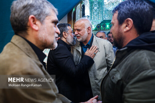 حبیب کاشانی عضو شورای شهر تهران در مراسم ترحیم آتش نشان شهید «قریب‌رضا دارابی» حضور دارد