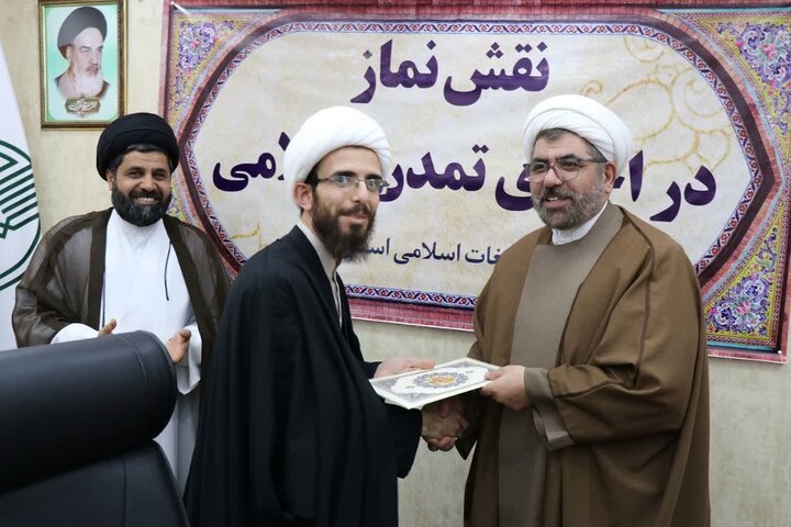 تمدن نوین ایرانی اسلامی با احیای فرهنگ نماز اعتلا می‌یابد