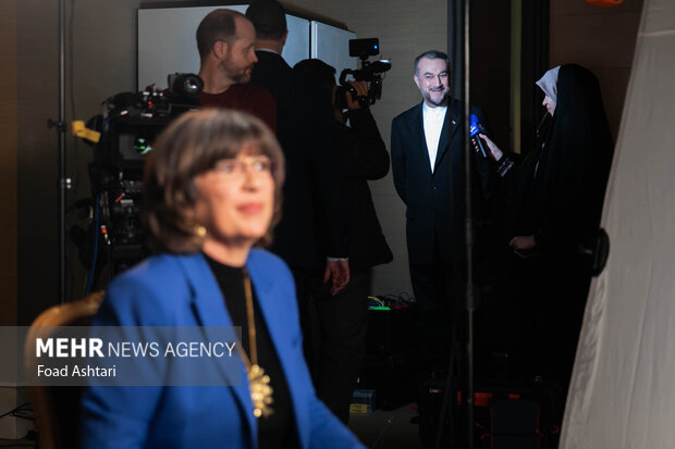 حسین امیر عبداللهیان وزیر امور خارجه ایران در حال ورود به محل مصاحبه با شبکه خبری CNN است