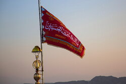 قم، مسجد جمکران پر "یا لثارات الحسین" کا انتقامی پرچم لہرا دیا گیا