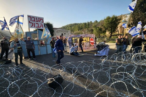 تظاهرات بزرگ ضد نتانیاهو در تل آویو/ درگیری شدید+فیلم