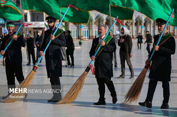 Ritual of sweeping  Holy Mosque of Jamkaran 