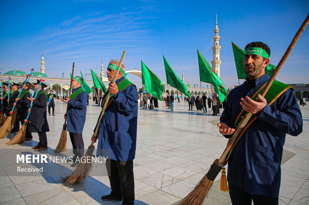 Ritual of sweeping  Holy Mosque of Jamkaran 