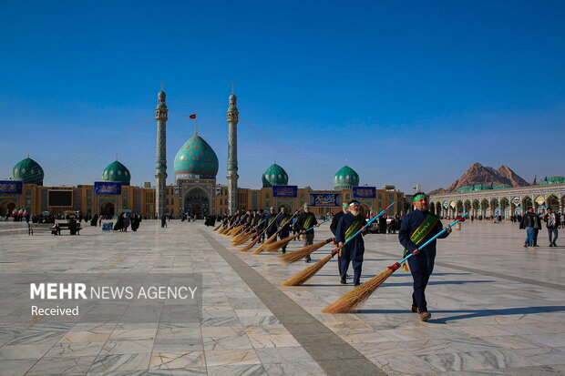 Ritual of sweeping  Holy Mosque of Jamkaran 