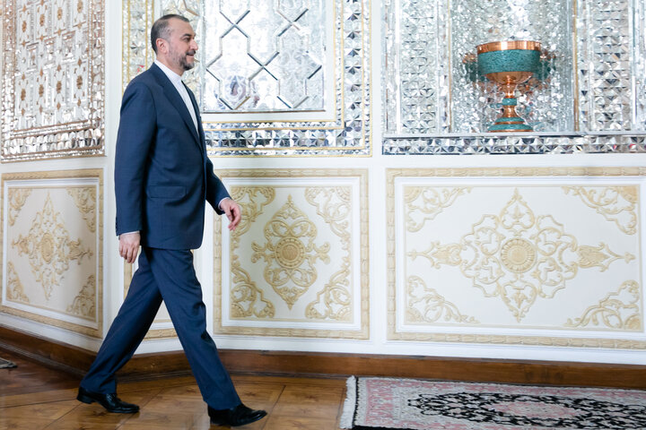 حسین امیر عبداللهیان وزیر خارجه ایران در محل دیدار با رافائل گروسی مدیر کل آژانس بین المللی انرژی اتمی حضور دارد 