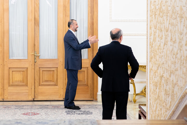 حسین امیر عبداللهیان وزیر خارجه ایران در محل دیدار با رافائل گروسی مدیر کل آژانس بین المللی انرژی اتمی حضور دارد 