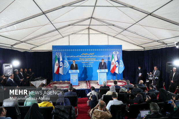 کنفرانس مطبوعاتی محمد اسلامی معاون رئیس جمهور و رئیس سازمان انرژی اتمی ایران با رافائل گروسی مدیر کل آژانس بین المللی انرژی اتمی صبح امروز شنبه ۱۳اسفند ۱۴۰۱ برگزار شد