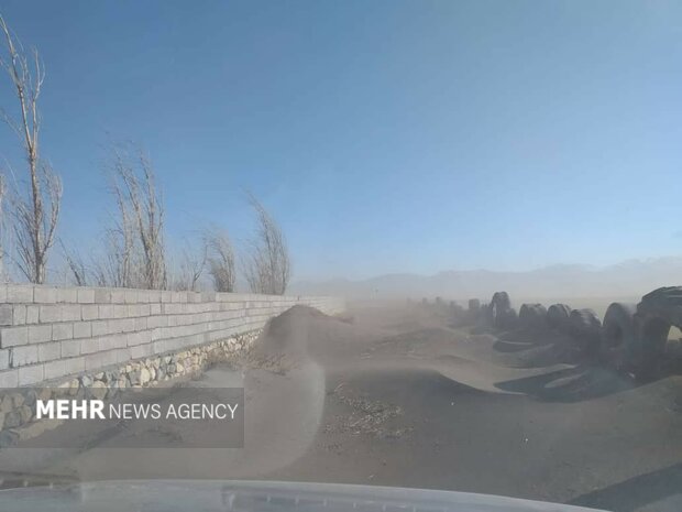 تداوم ریزگردهای «آقبلاغ مصطفی خان» و تصمیماتی که بر زمین ماند