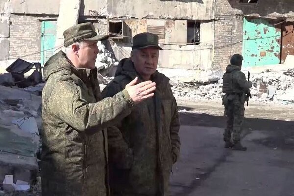 Russian Defence Minister Pays Rare Visit To Troops In Ukraine - Mehr ...