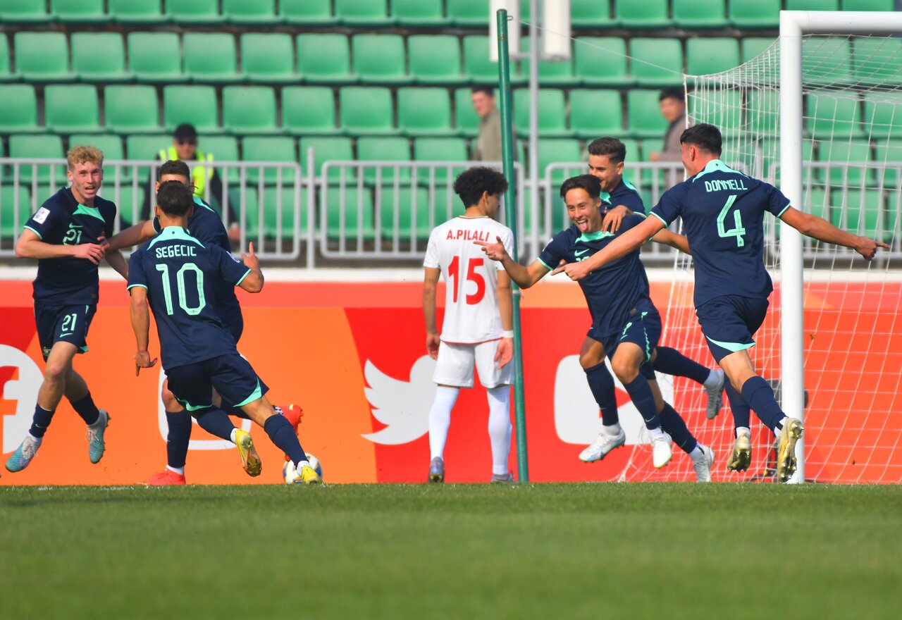 پیروزی تیم ویتنام برابر قطر/ وضعیت ایران برای صعود پیچیده شد