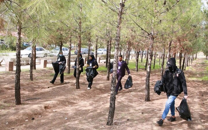 کاشت نهال در پارک گونههای بومی دانشگاه لرستان