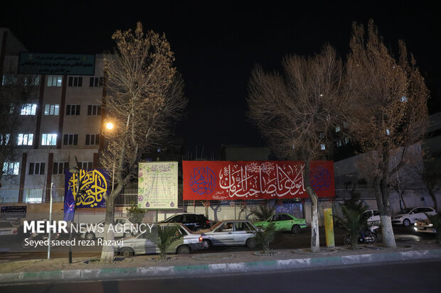 مردم تهران با آذین بندی و چراغانی شهر، خود را برای جشن نیمه شعبان میلاد منجی عالم بشریت حضرت صاحب الزمان (عج) آماده می‌کنند