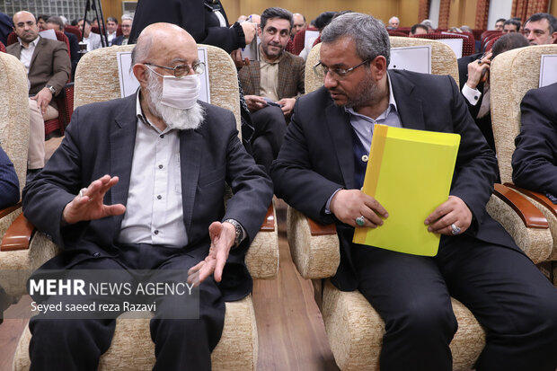  مهدی چمران، رئیس شورای شهر تهران در مراسم نشست شهردار تهران با در فعالان صنفی حضور دارد