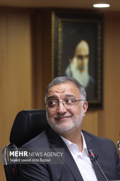   علیرضا زاکانی  شهردار تهران در مراسم نشست شهردار تهران با در فعالان صنفی حضور دارد
