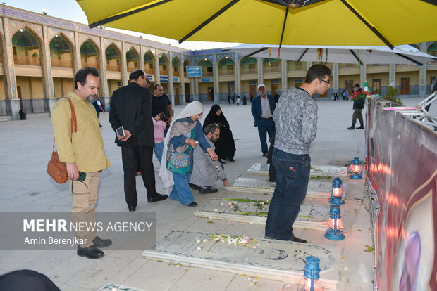 محفل شب شعر کنگره ملی «مکتب گمنامی» در شیراز