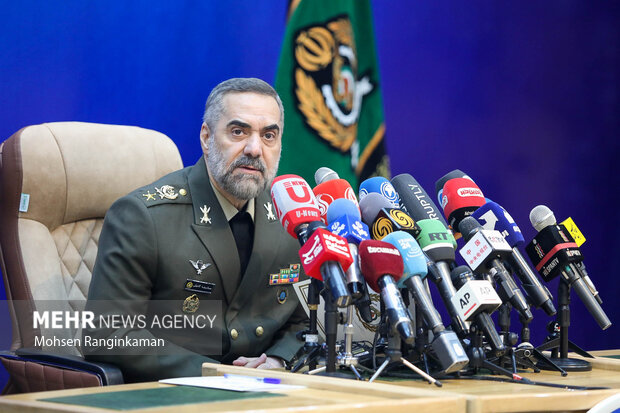 نشست خبری وزیر دفاع