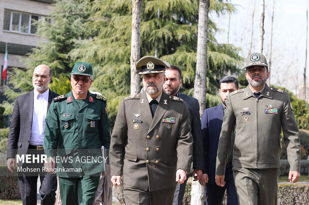 نشست خبری وزیر دفاع